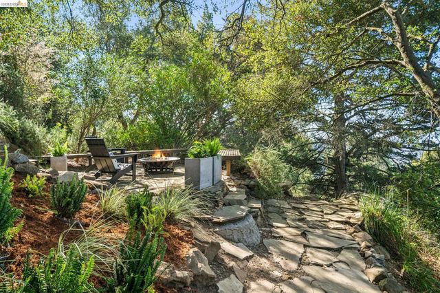 25 Ascot Court, Oakland, CA 94611