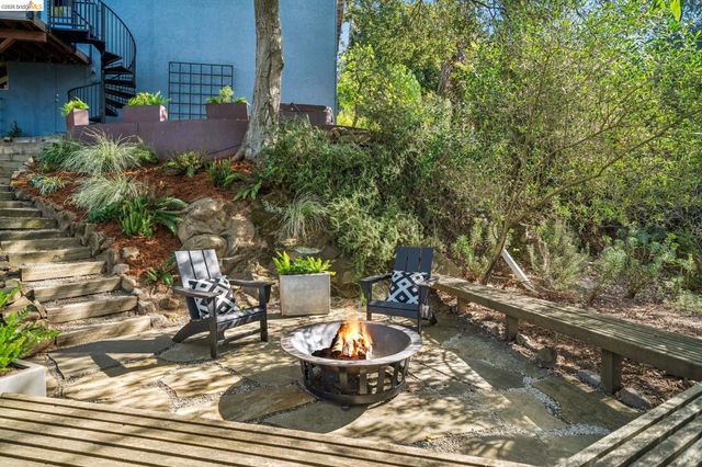 25 Ascot Court, Oakland, CA 94611