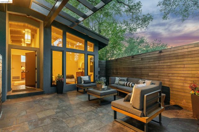 25 Ascot Court, Oakland, CA 94611