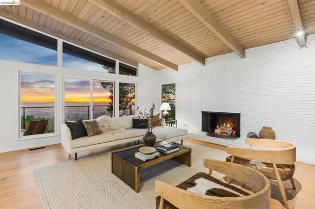 25 Ascot Court, Oakland, CA 94611