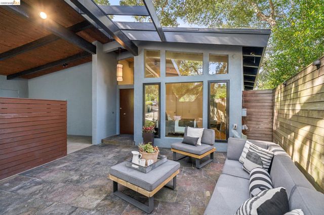 25 Ascot Court, Oakland, CA 94611