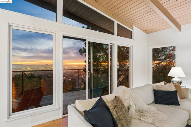 25 Ascot Court, Oakland, CA 94611