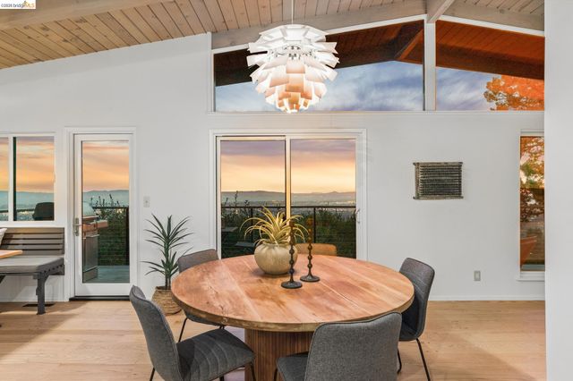 25 Ascot Court, Oakland, CA 94611