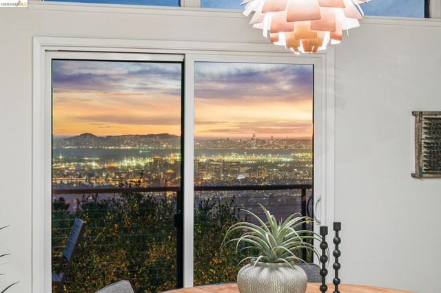 25 Ascot Court, Oakland, CA 94611