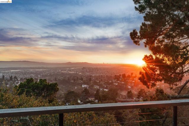 25 Ascot Court, Oakland, CA 94611