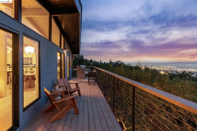 25 Ascot Court, Oakland, CA 94611