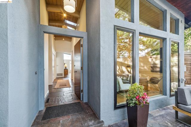25 Ascot Court, Oakland, CA 94611