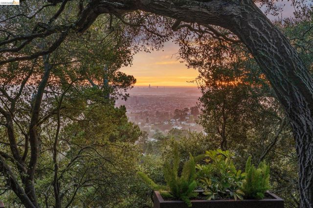 25 Ascot Court, Oakland, CA 94611
