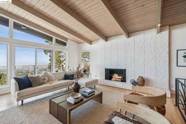 25 Ascot Court, Oakland, CA 94611