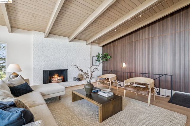 25 Ascot Court, Oakland, CA 94611