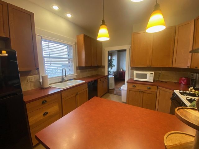 1117 E Illinois Ave, Spokane, WA 99207