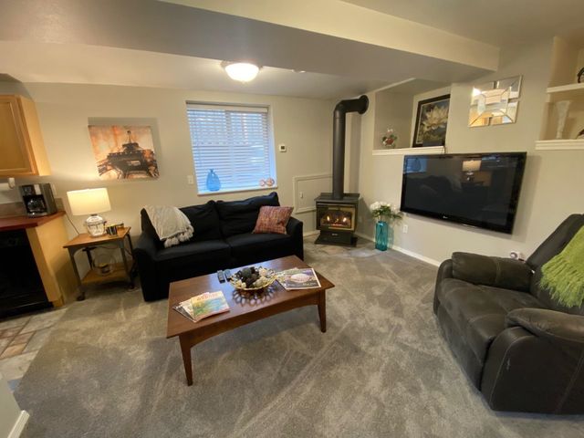 1117 E Illinois Ave, Spokane, WA 99207