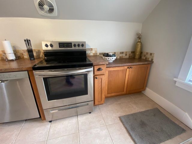 1117 E Illinois Ave, Spokane, WA 99207