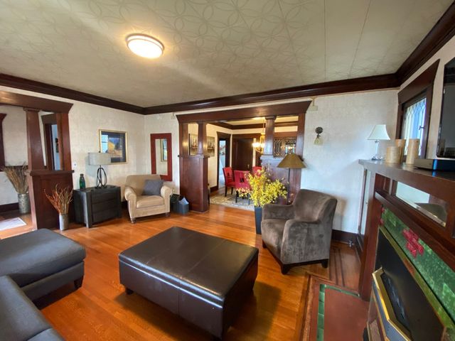 1117 E Illinois Ave, Spokane, WA 99207