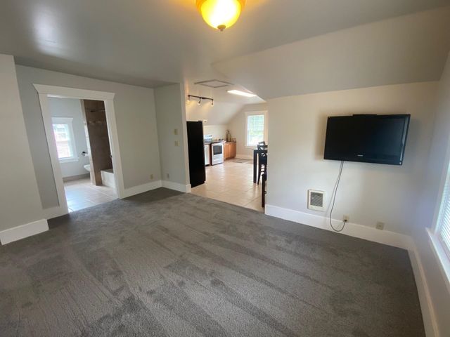 1117 E Illinois Ave, Spokane, WA 99207