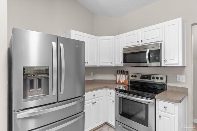 9518 Pouder Ln, Navarre, FL 32566