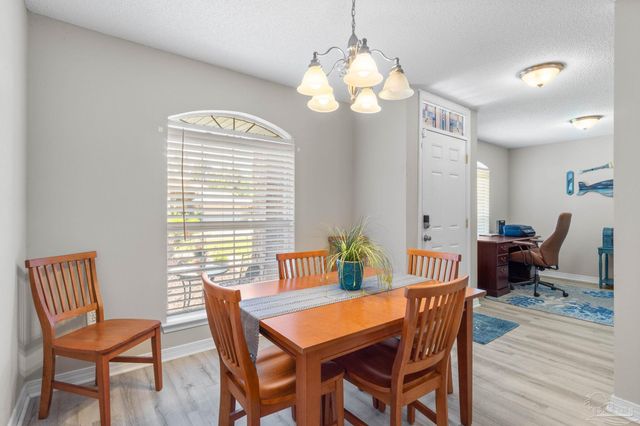 9518 Pouder Ln, Navarre, FL 32566