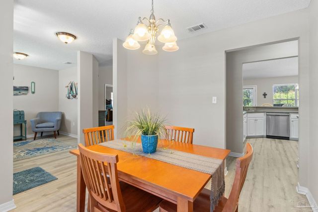 9518 Pouder Ln, Navarre, FL 32566
