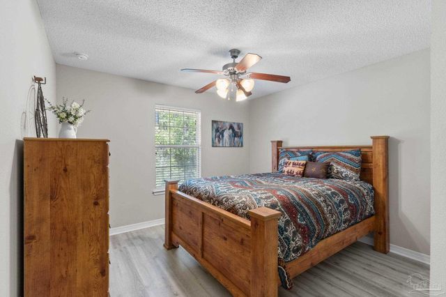 9518 Pouder Ln, Navarre, FL 32566
