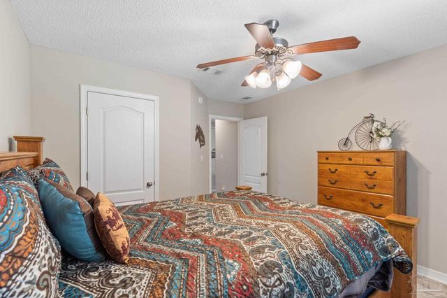 9518 Pouder Ln, Navarre, FL 32566