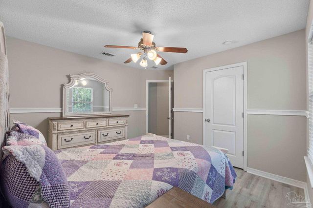 9518 Pouder Ln, Navarre, FL 32566