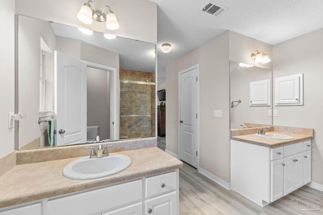 9518 Pouder Ln, Navarre, FL 32566
