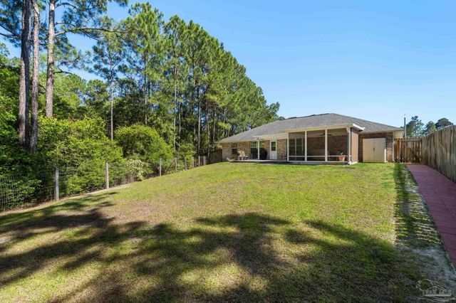 9518 Pouder Ln, Navarre, FL 32566