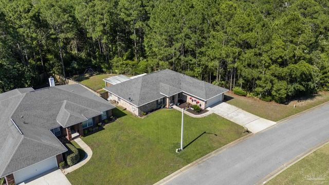 9518 Pouder Ln, Navarre, FL 32566