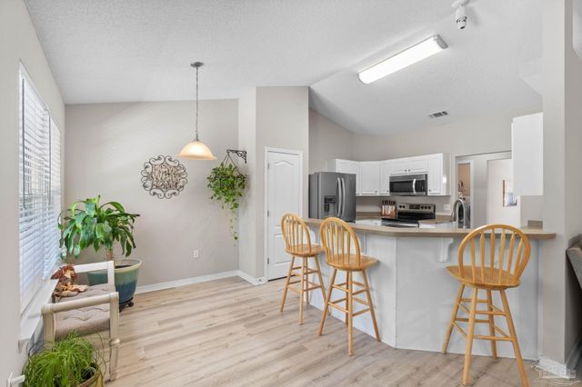 9518 Pouder Ln, Navarre, FL 32566