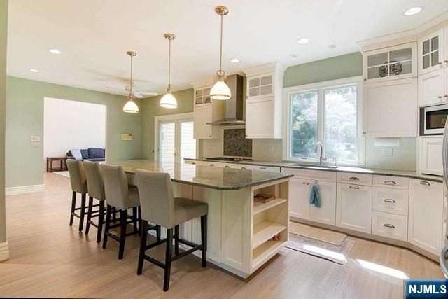 533 W Saddle River Road, Upper Saddle River, NJ 07458