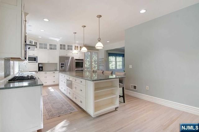 533 W Saddle River Road, Upper Saddle River, NJ 07458