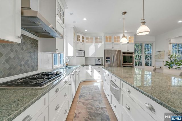 533 W Saddle River Road, Upper Saddle River, NJ 07458