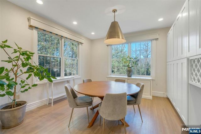 533 W Saddle River Road, Upper Saddle River, NJ 07458