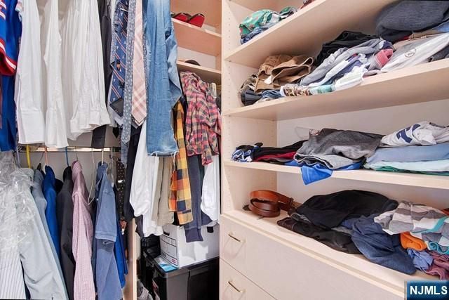 533 W Saddle River Road, Upper Saddle River, NJ 07458