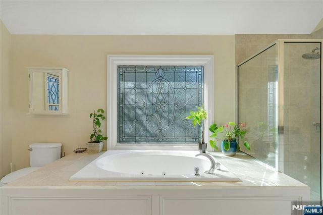 533 W Saddle River Road, Upper Saddle River, NJ 07458