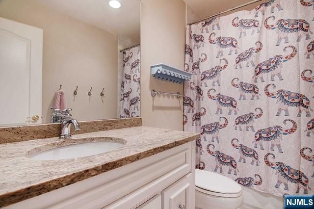 533 W Saddle River Road, Upper Saddle River, NJ 07458