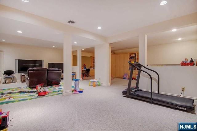 533 W Saddle River Road, Upper Saddle River, NJ 07458