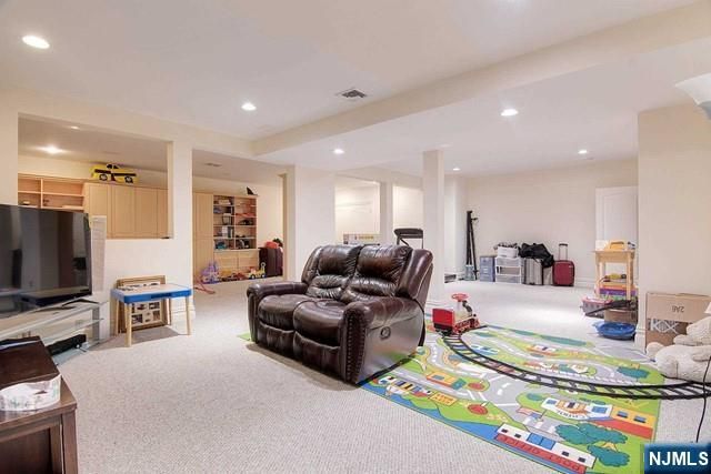 533 W Saddle River Road, Upper Saddle River, NJ 07458