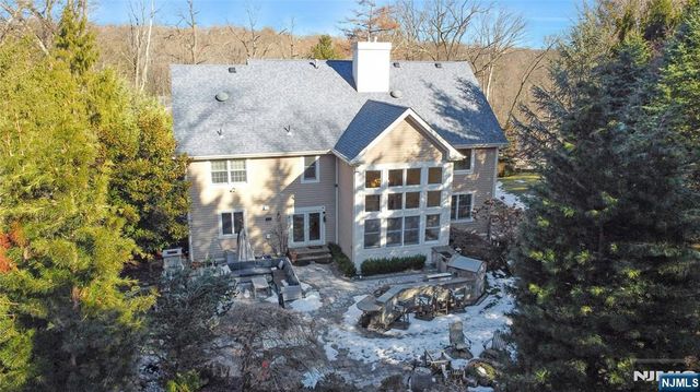 533 W Saddle River Road, Upper Saddle River, NJ 07458