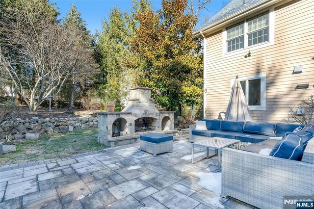 533 W Saddle River Road, Upper Saddle River, NJ 07458