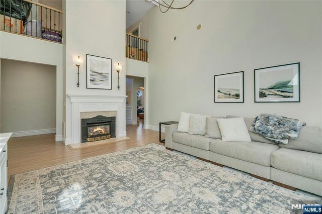 533 W Saddle River Road, Upper Saddle River, NJ 07458