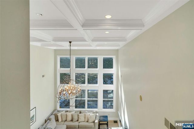 533 W Saddle River Road, Upper Saddle River, NJ 07458