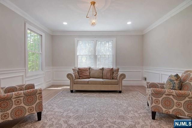 533 W Saddle River Road, Upper Saddle River, NJ 07458