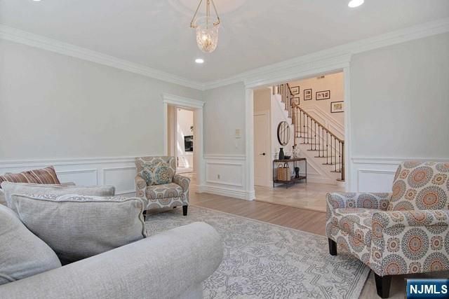 533 W Saddle River Road, Upper Saddle River, NJ 07458