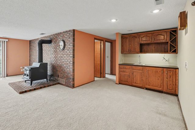 2062 Hickory Trail, Pella, IA 50219