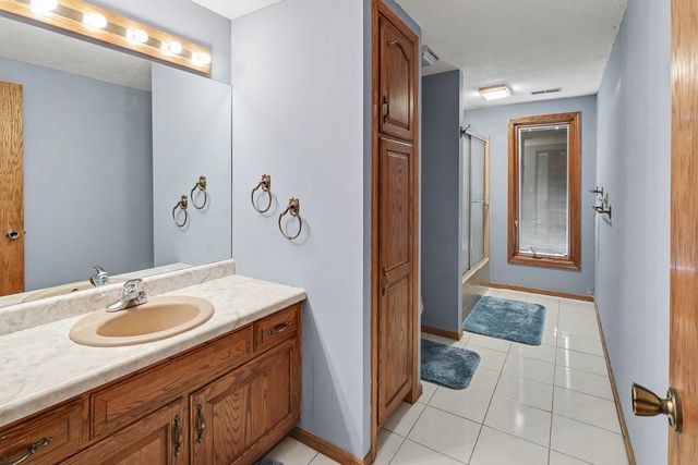 2062 Hickory Trail, Pella, IA 50219