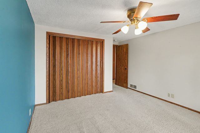 2062 Hickory Trail, Pella, IA 50219