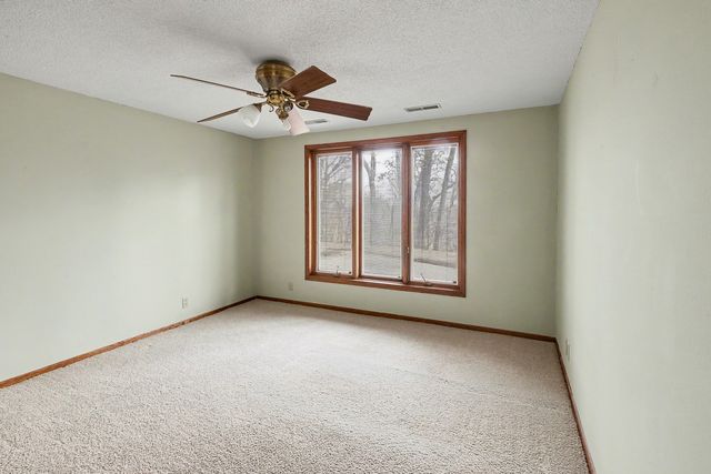 2062 Hickory Trail, Pella, IA 50219