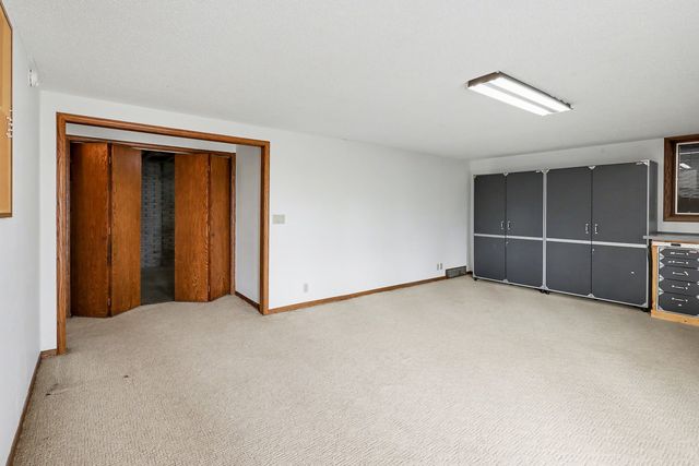 2062 Hickory Trail, Pella, IA 50219