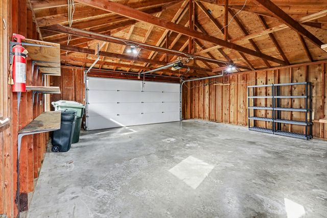 2062 Hickory Trail, Pella, IA 50219